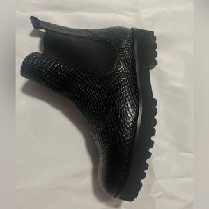 Andre Assous Peggy Embossed Black Croc Leather Ankle Boot Womens 8 Pull On